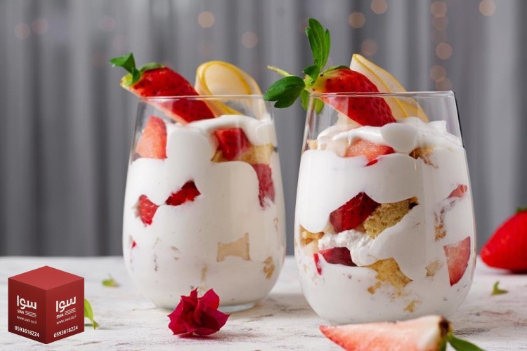 حلى كاسات بالفراولة والبسكويت