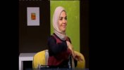  فيديو| منى عبدالغني تدق على الطبلة باحترافية كبيرة وتثير دهشة زملائها - موقع سوا 