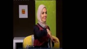  فيديو| منى عبدالغني تدق على الطبلة باحترافية كبيرة وتثير دهشة زملائها - موقع سوا 