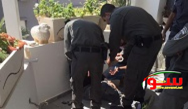 عائلة من الطيبة: الشرطة اقتحمت منزلنا بحجة البحث عن سلاح | موقع سوا عائلة من الطيبة: الشرطة اقتحمت منزلنا بحجة البحث عن سلاح | موقع سوا
