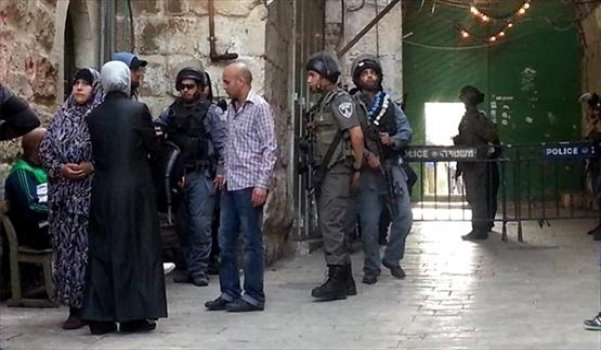 اعتقال 3 مرابطين مقدسيين بقمع مسيرة عند باب السلسلة | موقع سوا اعتقال 3 مرابطين مقدسيين بقمع مسيرة عند باب السلسلة | موقع سوا