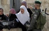 السلطات الاسرائيلية تواصل منع عشرات النساء من دخول الأقصى | موقع سوا 