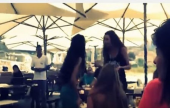 مشاجرة بالأيدي بين لبنانية وعشيقة زوجها بأحد المطاعم | موقع سوا 
