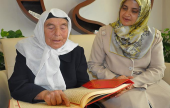 سيدة تركية تتعلم قراءة القرآن الكريم في الـ 83 من عمرها | موقع سوا 