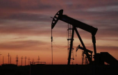 أسعار النفط ترتفع مع التفاؤل إزاء احتمالات تجميد الإنتاج | موقع سوا 