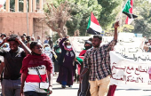 مقتل محتج خلال مواجهة قوات الأمن حشودا في الخرطوم | موقع سوا 