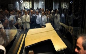  فيديو| قميص الرسول بعد 1400عام تم وضعه تحت المجهروحدثت المفاجأة! | موقع سوا 