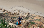 سقوط مظلي على صخرة قرب نتانيا بعد تحطم طائرته  | موقع سوا 