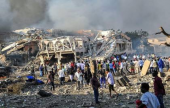 90 قتيلا في هجوم انتحاري بالصومال واصابة السفير القطري وتدمير السفارة | موقع سوا 