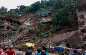 مشاهد مروعة لانهيار مبانٍ في الهند بفعل الانزلاقات الطينية | موقع سوا 
