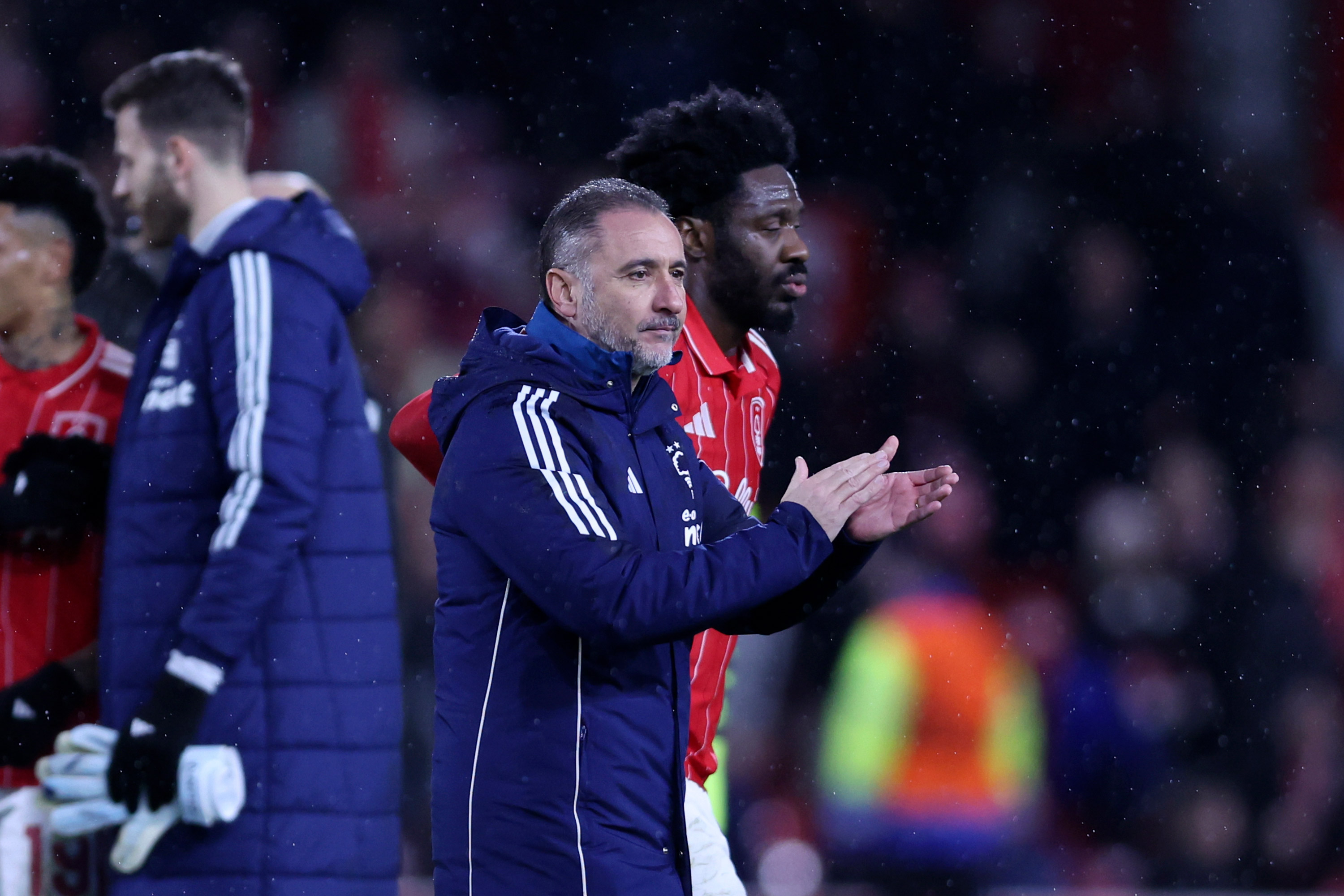 مخاطرة كادت أن تنقلب على بيريرا: يغيّر 6 لاعبين وفورست يتأهل بصعوبة في أوروبا!